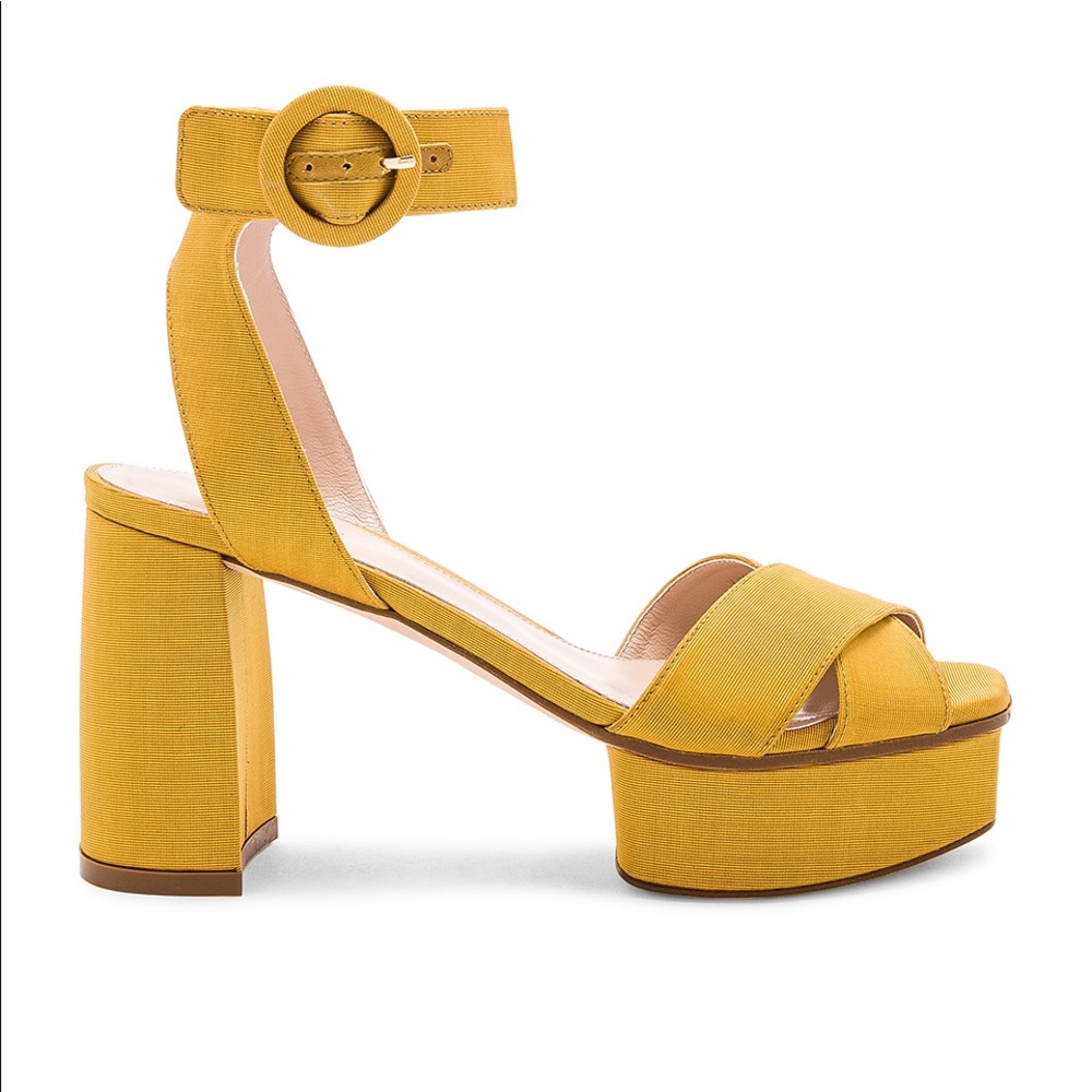 Stuart Weitzman Carmina Platform in Ochre Size 9